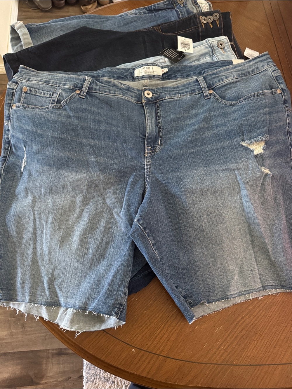 6 pairs torrid size 26 shorts lot 5 denim 1 Black twill dot 6-10” inseams 2 NWT - Picture 3 of 15